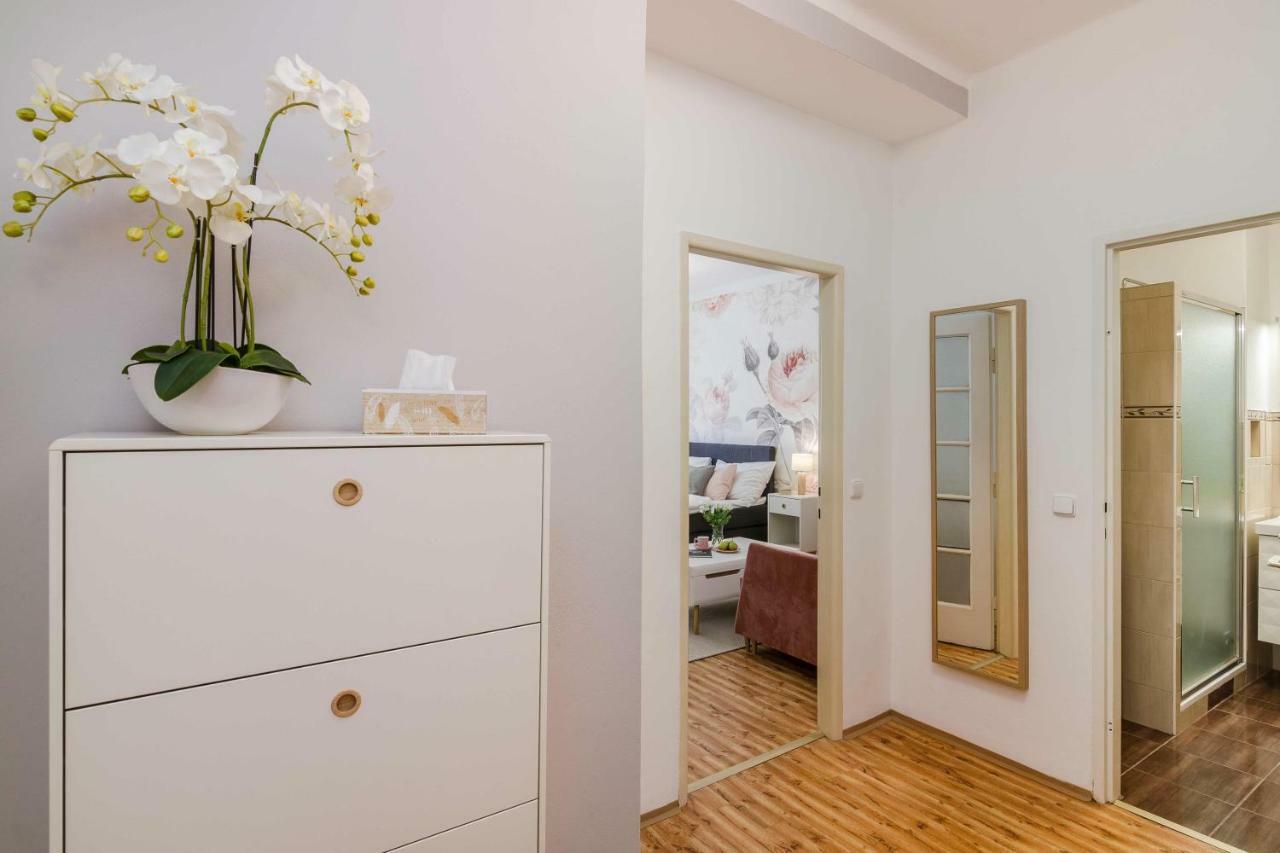 Apt In Prague Charles Bridge 1Km By Michal&Friends 外观 照片